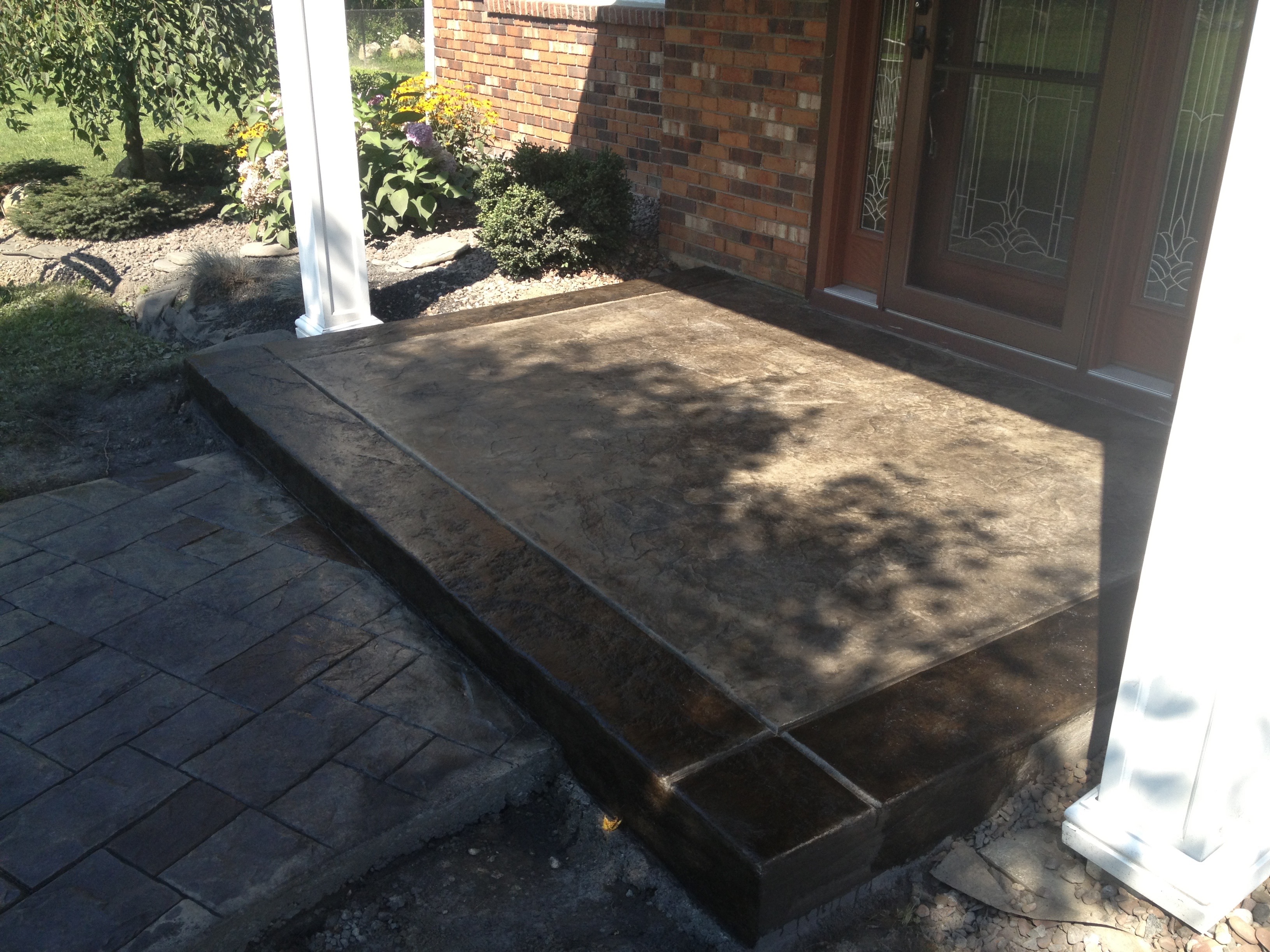 Stamped Concrete Porch & Walk – stain / ashlar slate