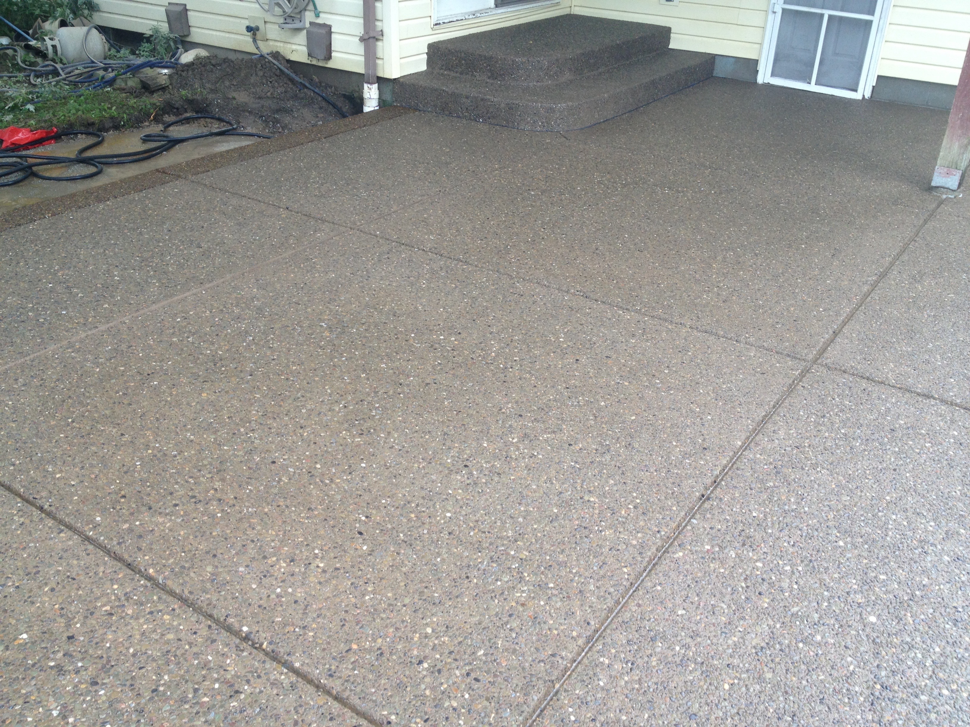 Exposed Aggregate patio & steps – Alden